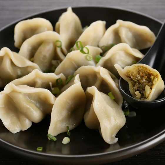 Dumpling-made-by-Ainister-dumpling-machine